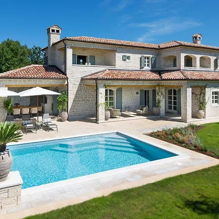 Vila Nevija U Ladicima For 10 People With Sea View & Sports Complex In Istria *