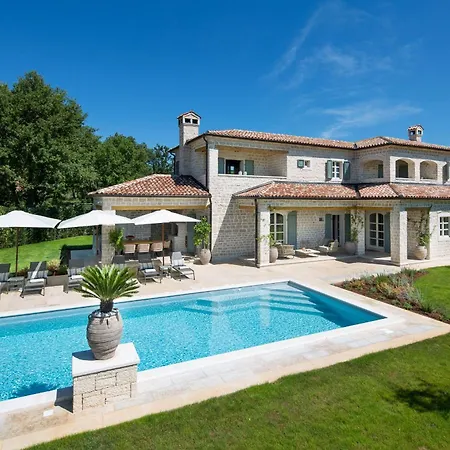 Nevija U Ladicima For 10 People With Sea View & Sports Complex In Istria