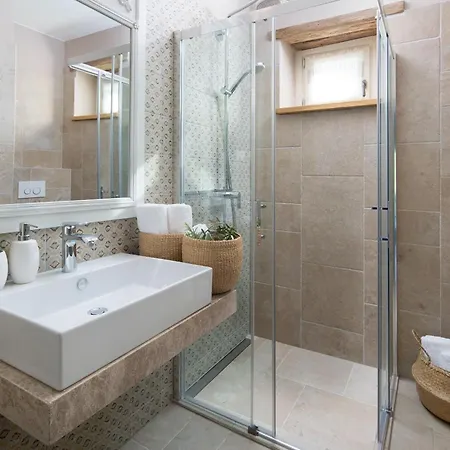 Nevija U Ladicima For 10 People With Sea View & Sports Complex In Istria Vila Ladici